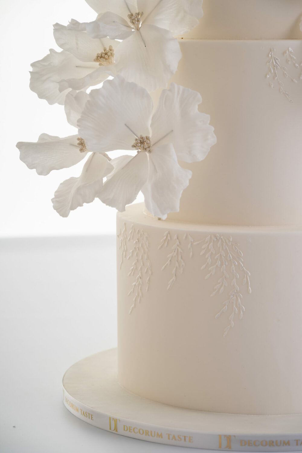 Detail view of hand-crafted sugar flowers and decorative piping on luxury customisable wedding cake, Chic Flowers, by Decorum Taste.