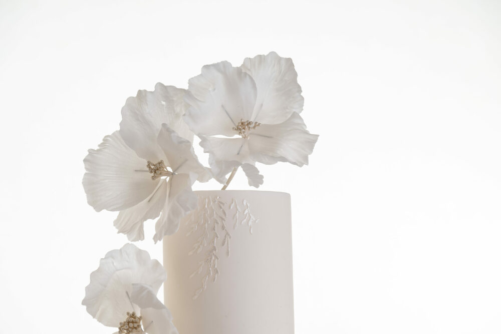 Top tier of luxury customisable wedding cake, Chic Flowers, by Decorum Taste with hand-crafted sugar flowers.