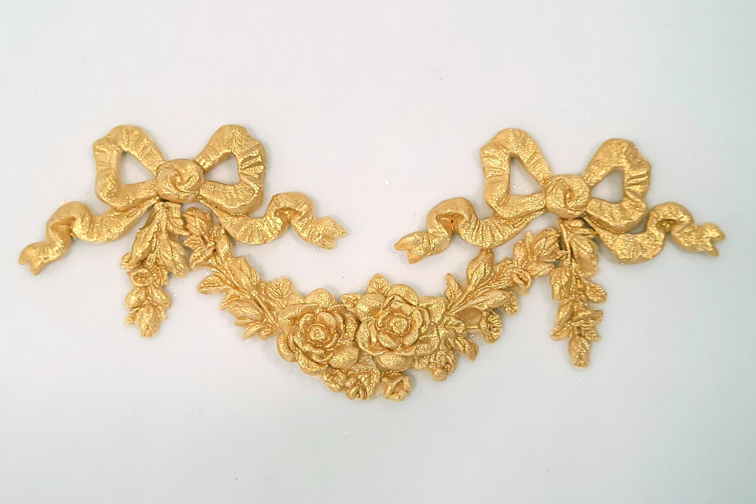 A glorious, gold gilded sugarcraft bow decoration by Decorum Taste